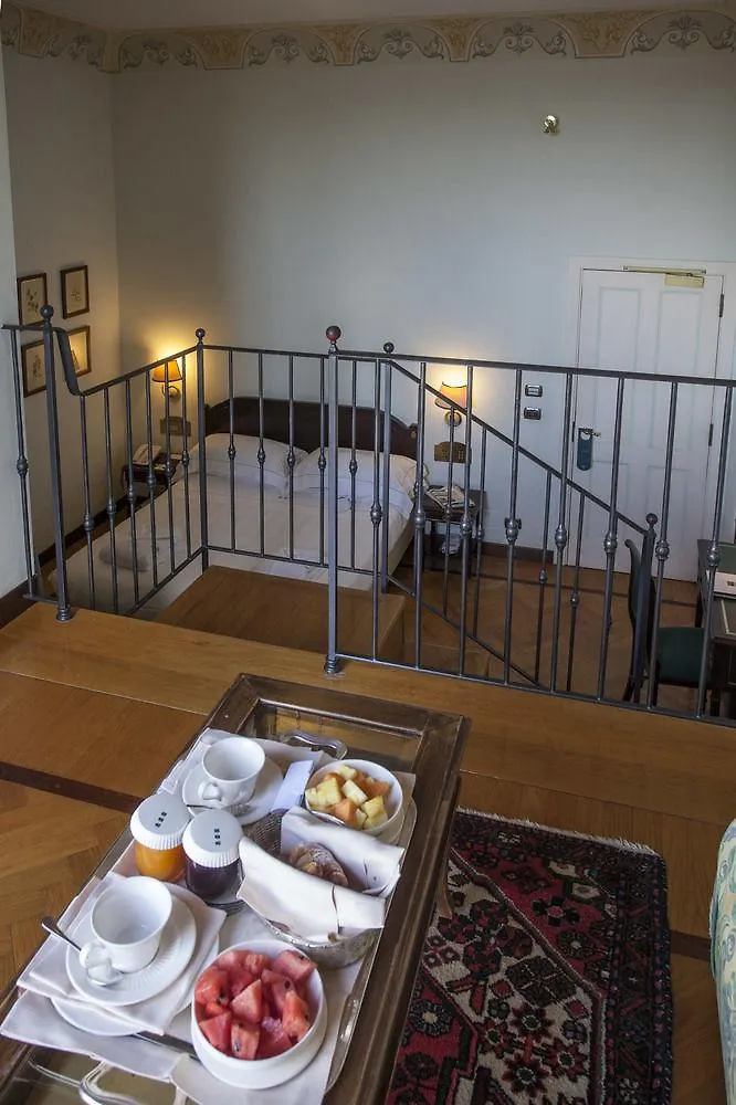 فندق Unahotels Palazzo Mannaioni Toscana مونتايون
