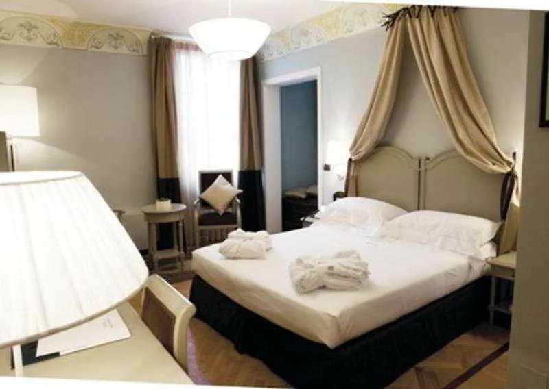 Unahotels Palazzo Mannaioni Toscana مونتايون