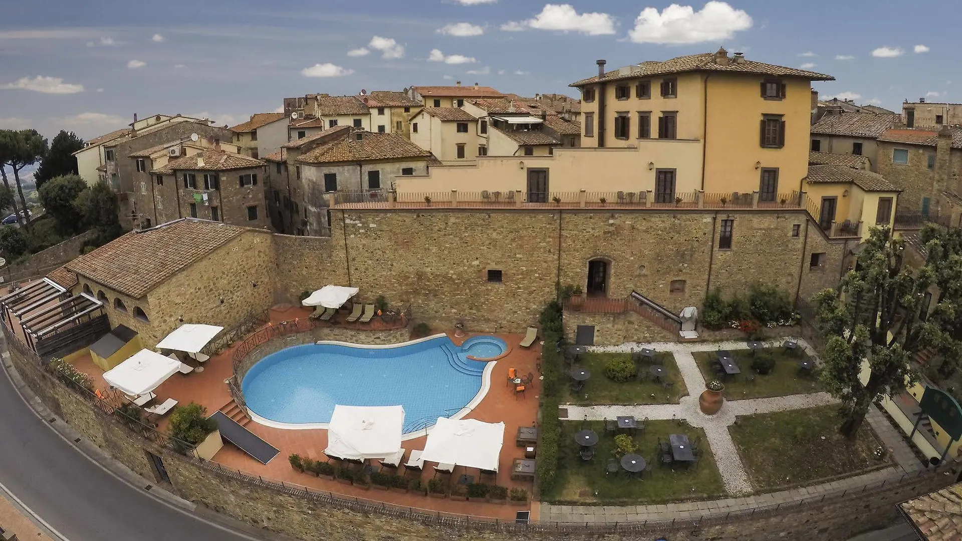 Unahotels Palazzo Mannaioni Toscana مونتايون 4*,