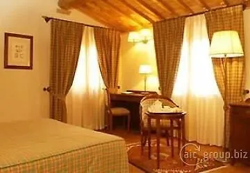 فندق Unahotels Palazzo Mannaioni Toscana مونتايون