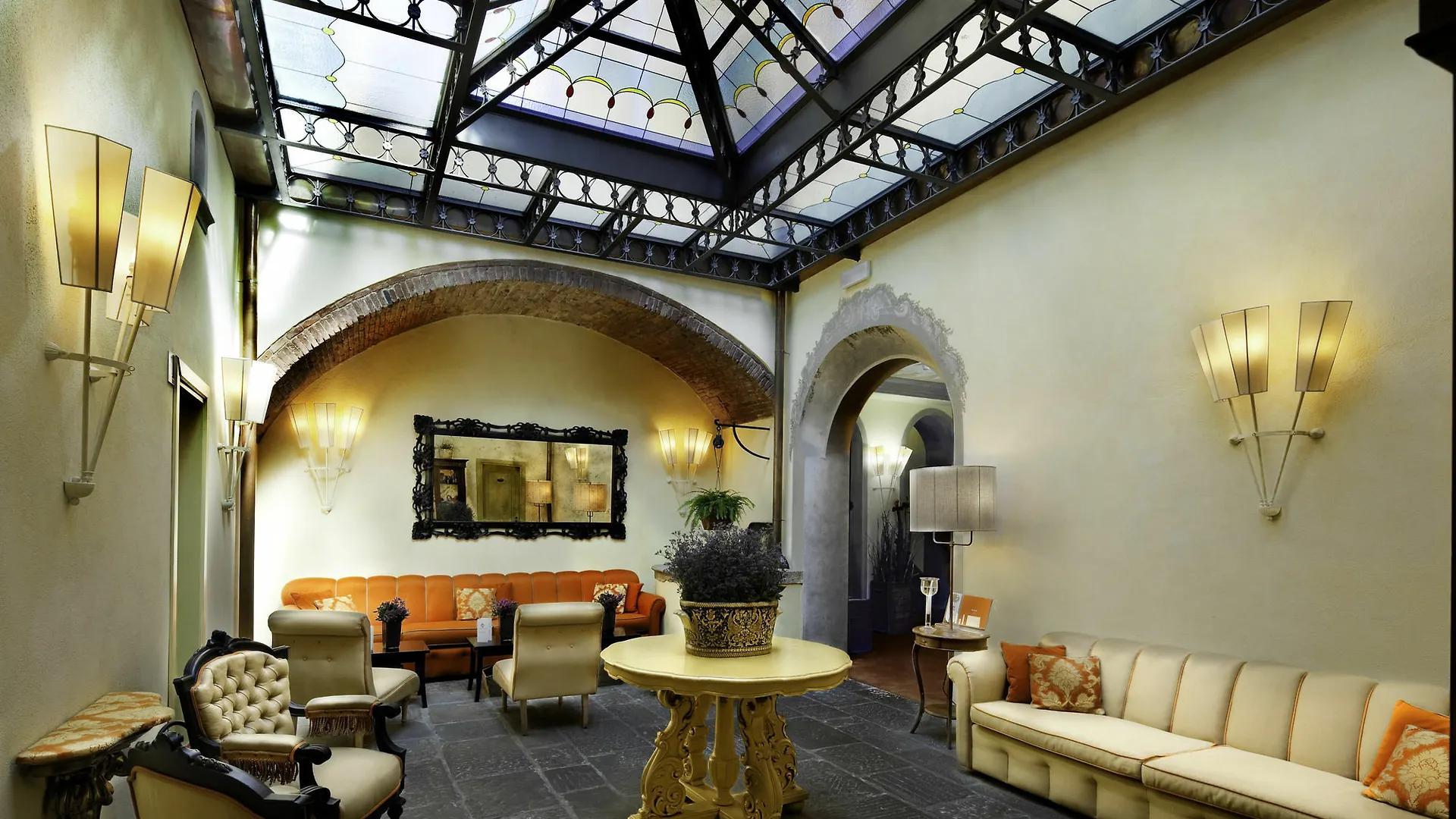 فندق Unahotels Palazzo Mannaioni Toscana مونتايون