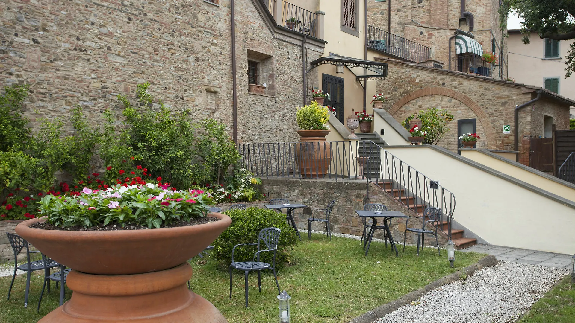 Unahotels Palazzo Mannaioni Toscana مونتايون