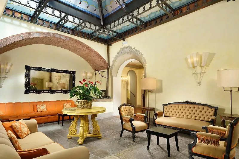 Unahotels Palazzo Mannaioni Toscana مونتايون فندق